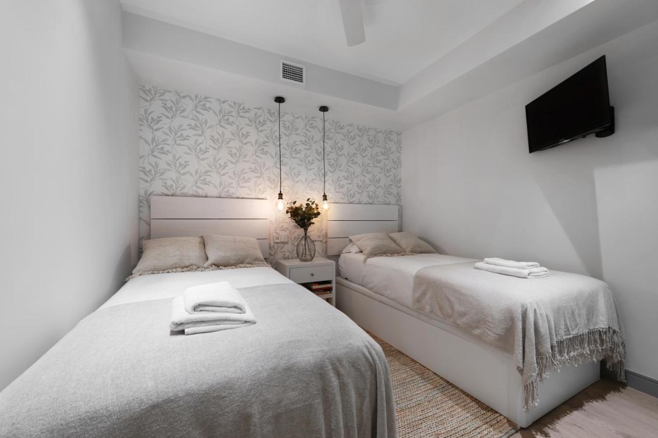 2 Bedrooms 1 Bathroom Furnished - Justicia - Executive Style - Mintystay マドリード エクステリア 写真