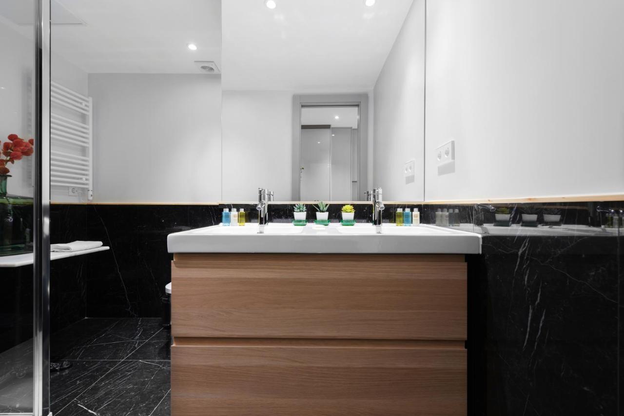 2 Bedrooms 1 Bathroom Furnished - Justicia - Executive Style - Mintystay マドリード エクステリア 写真