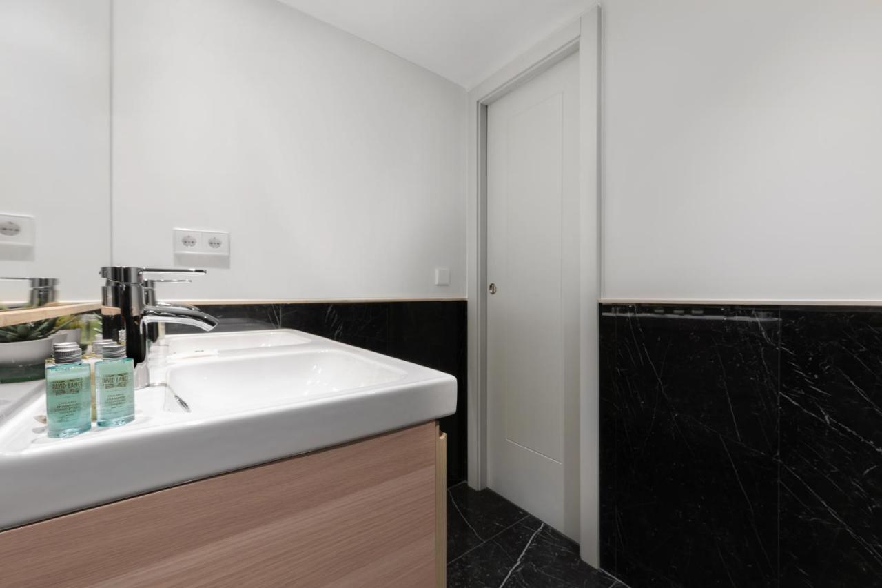 2 Bedrooms 1 Bathroom Furnished - Justicia - Executive Style - Mintystay マドリード エクステリア 写真