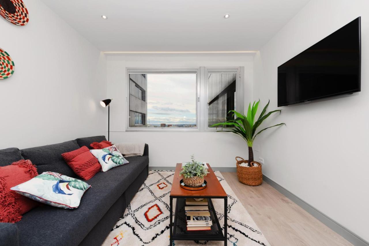 2 Bedrooms 1 Bathroom Furnished - Justicia - Executive Style - Mintystay マドリード エクステリア 写真