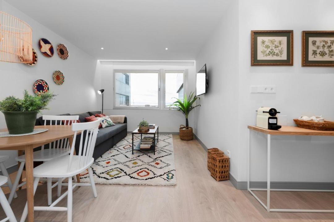 2 Bedrooms 1 Bathroom Furnished - Justicia - Executive Style - Mintystay マドリード エクステリア 写真