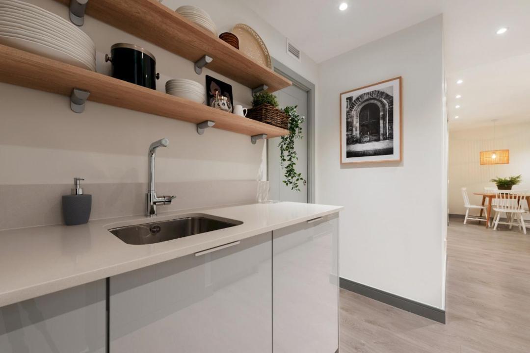 2 Bedrooms 1 Bathroom Furnished - Justicia - Executive Style - Mintystay マドリード エクステリア 写真