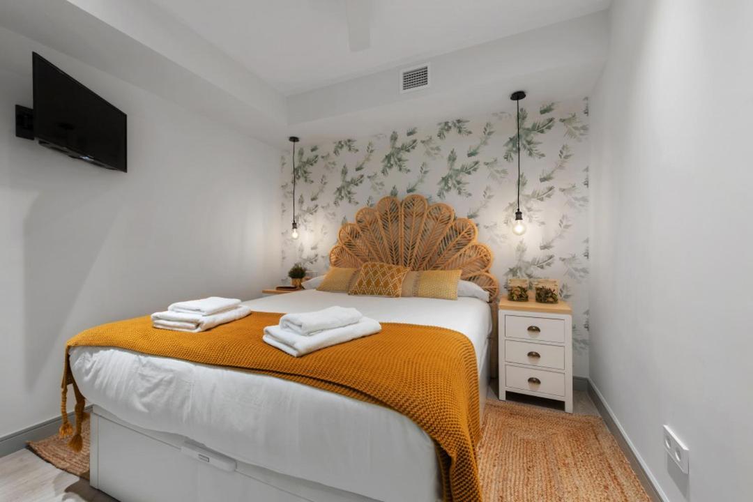 2 Bedrooms 1 Bathroom Furnished - Justicia - Executive Style - Mintystay マドリード エクステリア 写真