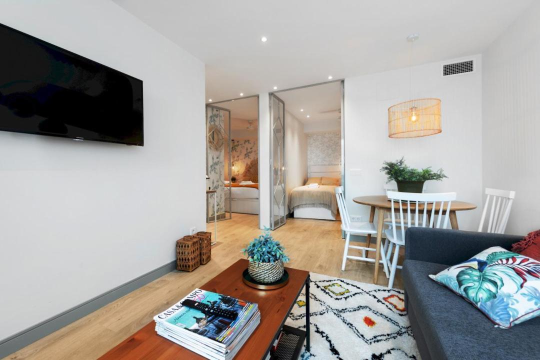 2 Bedrooms 1 Bathroom Furnished - Justicia - Executive Style - Mintystay マドリード エクステリア 写真