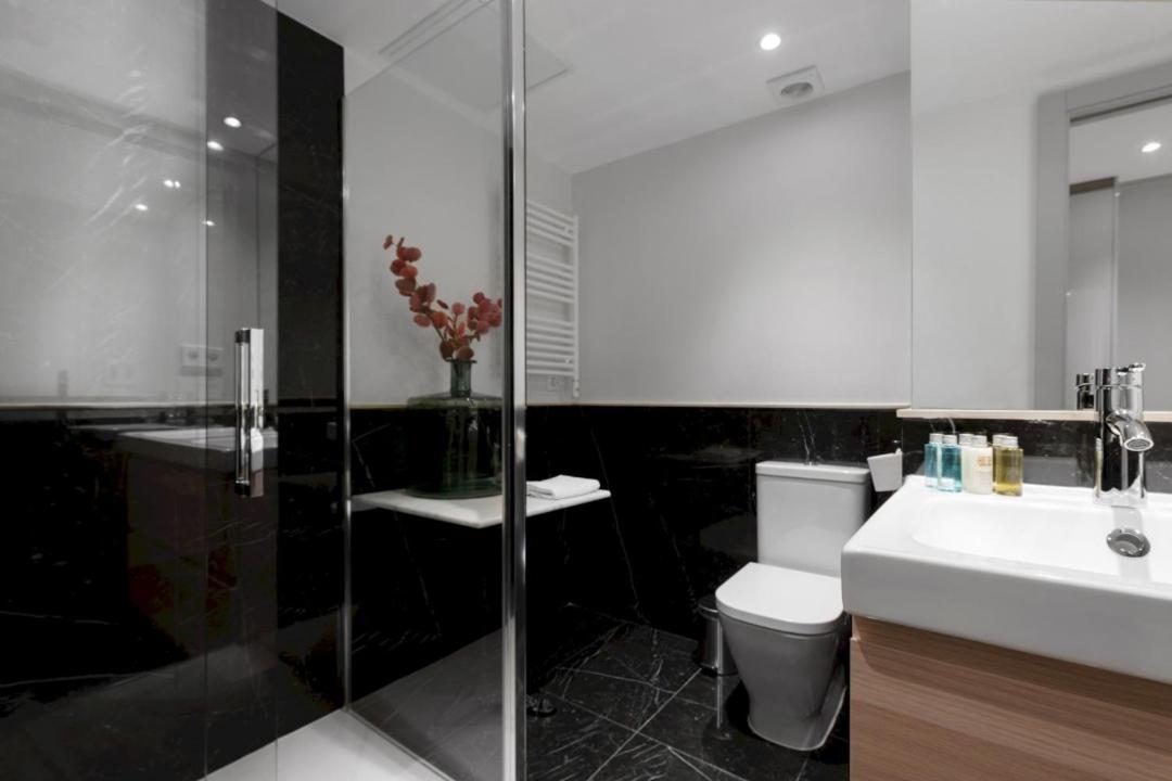 2 Bedrooms 1 Bathroom Furnished - Justicia - Executive Style - Mintystay マドリード エクステリア 写真